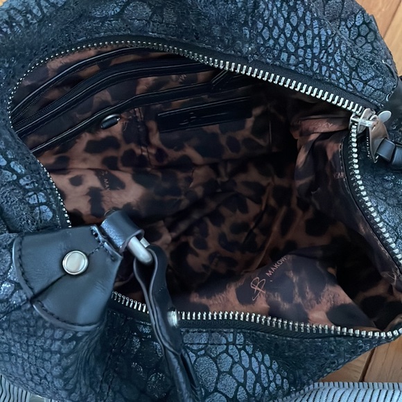 Black B. Makowsky shoulder bag with leopard interior. - Picture 3 of 3